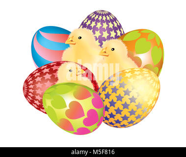 Le uova di pasqua con pattern colorati con pulcino su sfondo bianco Foto Stock