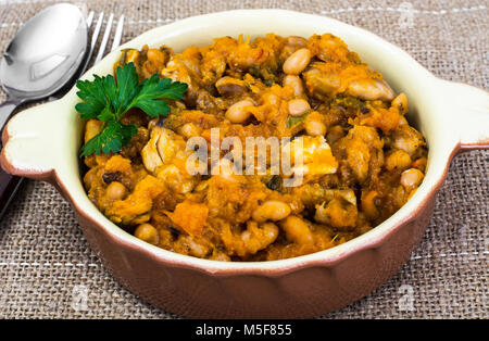 Cassoulet di fagioli e verdure. Foto Studio Foto Stock