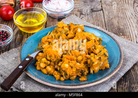 Cassoulet di fagioli e verdure. Foto Studio Foto Stock