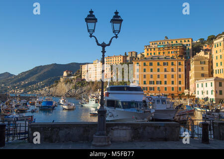 Vista di Camogli marina, la provincia di Genova, Italia Foto Stock