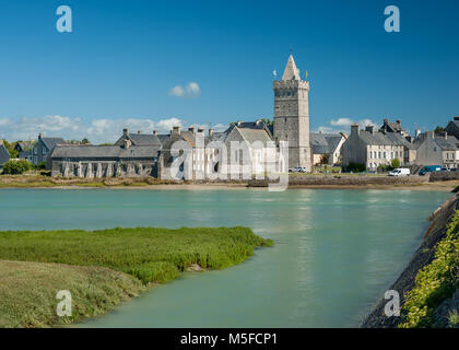 Villaggio di Portbail in una giornata di sole in estate, Normandia Francia Foto Stock