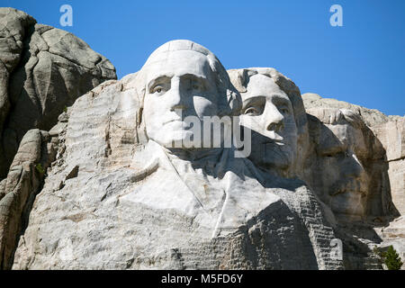 SD00005-00...Dakota del Sud - Presendents George Washington Thomas Jefferson e Theodore Roosevelt scolpita su di un lato della montagna presso il Monte Rushmore Nat Foto Stock