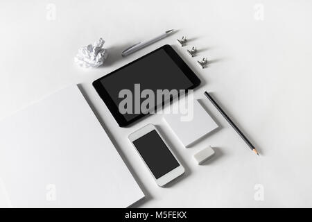 Modello per ID. Foto di blank Cartoleria e gadget su sfondo della carta. Oggetti per porre il vostro design. Foto Stock