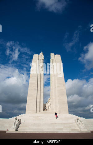 Una vista del Canadian National Vimy Memorial sul sito della prima guerra mondiale la battaglia di Vimy Ridge, Francia. Foto Stock