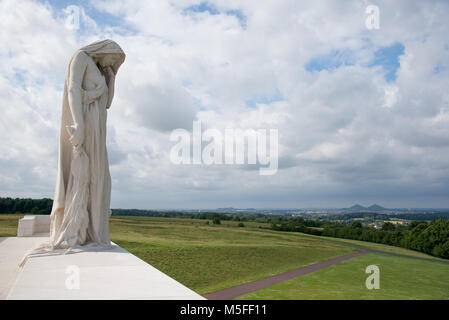 Canada spogli, una delle sculture di Walter Allward sulla Canadian National Vimy Memorial a Vimy Ridge. Foto Stock