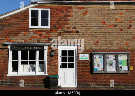 Little Shop, High Street, Winchelsea, East Sussex, Inghilterra, Gran Bretagna, Regno Unito, Gran Bretagna, Europa Foto Stock