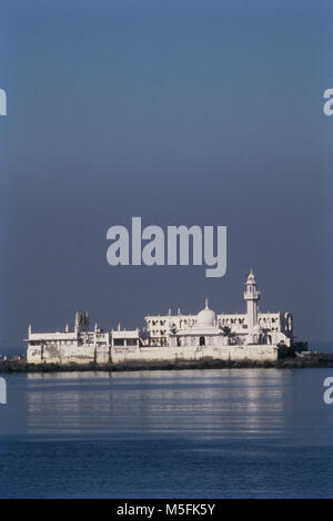 Vista di Haji Ali moschea in Mumbai, India Foto Stock