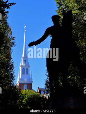 Vecchia Chiesa del nord e Paul Revere statua in Boston, Massachusetts Foto Stock