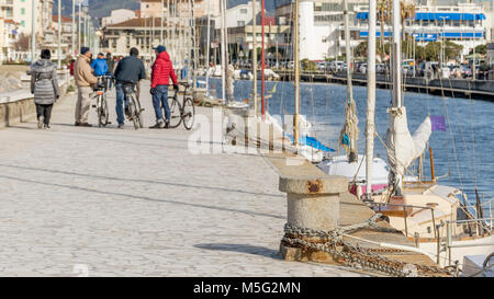 Il molo di Viareggio in una tranquilla giornata di sole, Lucca, Toscana, Italia Foto Stock