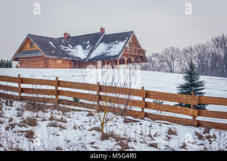 Moderna casa in legno nel villaggio di Kruszyniany, ex tartari polacco saldo entro Sokolka County, Voivodato Podlaskie di Polonia Foto Stock