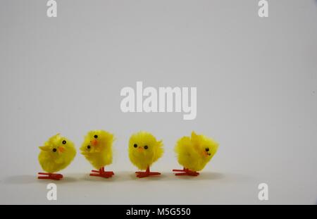 Quattro piccoli pulcini di Pasqua biglietto di auguri Foto Stock