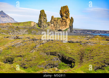 La formazione di lava londrangar sulla penisola snaefellsnes in Islanda Foto Stock