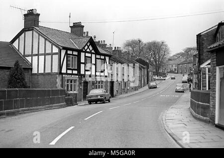 Regno Unito, Inghilterra, Cheshire, Macclesfield, Bollington, Palmerston Street negli anni settanta Foto Stock