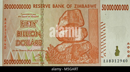 Close-up di cinquanta miliardi di dollari dello Zimbabwe banconota Foto Stock