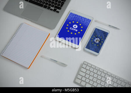 Immagine composita di vari gadget elettronici e prenota su sfondo bianco Foto Stock