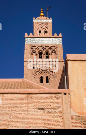 Vista della Moschea di Koutoubia è la più grande moschea di Marrakech, Marocco. Foto Stock