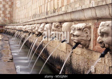 L'Italia, Abruzzo, l'aquila, 99 cannelle fontana Foto Stock