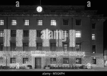 La Guildhall Market Hill Cambridge decorate con luci di Natale Foto Stock