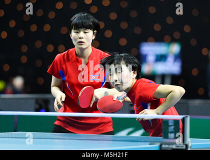 Londra, Regno Unito. Il 23 febbraio, 2018. Kim Nam Hae e Cha Hyo Sim del DPR coreana durante la International Table Tennis Federation World Team Cup match tra Kim Nam Hae e Cha Hyo Sim della Korean DPR e Hsien-Tzu Cheng & Szu-Yu Chen di Singapore alla casella di rame Arena venerdì 23 febbraio 2018. Londra Inghilterra. Credito: Taka G Wu Credito: Taka Wu/Alamy Live News Foto Stock