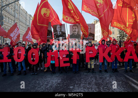 Mosca, Russia. Il 23 febbraio, 2018. I partecipanti del mese di marzo in onore del centesimo anniversario dell'Armata Rossa Credito: Nikolay Vinokurov/Alamy Live News Foto Stock