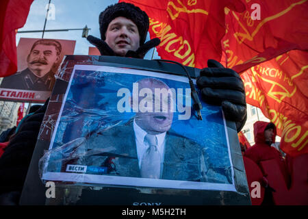 Mosca, Russia. Il 23 febbraio, 2018. I partecipanti del mese di marzo in onore del centesimo anniversario dell'Armata Rossa Credito: Nikolay Vinokurov/Alamy Live News Foto Stock