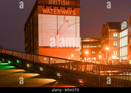 Nottingham, Regno Unito. 23 feb 2018. Migliaia di riempire le strade per la ' Nottingham luce notte' ora nel suo undicesimo anno.molte parti della città sarà messa in mostra libero da danze di poesia e luce visualizza.La vecchia piazza del mercato sarà il luogo di cibo e di una bevanda calda come le temperature sono impostati per essere intorno al punto di congelamento. Credito: Ian Francesco/Alamy Live News Foto Stock