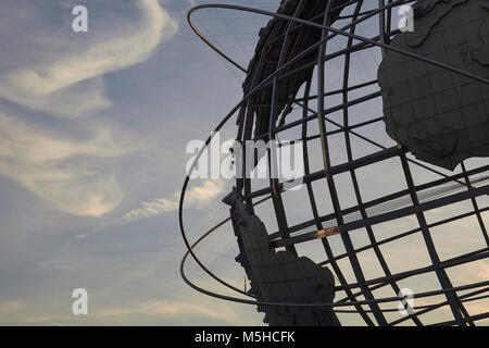 L'Unisfera, Flushing Meadows-Corona Park, Queens, a New York, Stati Uniti d'America. Un iconico monumento situato nel quartiere di Queens, a New York, NY. Foto Stock