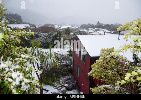 Coperta di neve Casa tetti Foto Stock