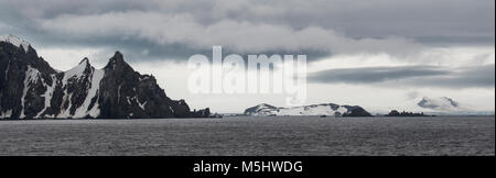 L'Antartide, a sud le isole Shetland. Panoramica vista campagna nei pressi di Half Moon Bay e Yankee Harbour. 60°36'21' S 59°43'59' W Foto Stock