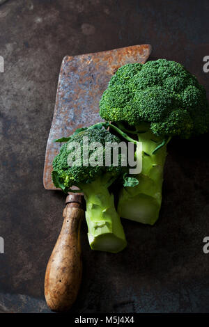 Broccoli e rusty cleaver Foto Stock