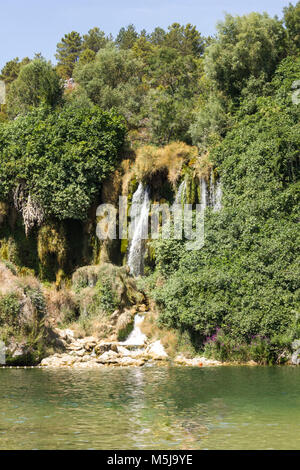 STUDENCI, BOSNIA ERZEGOVINA - 16 agosto 2017: Kravica cascata in Bosnia Erzegovina Foto Stock