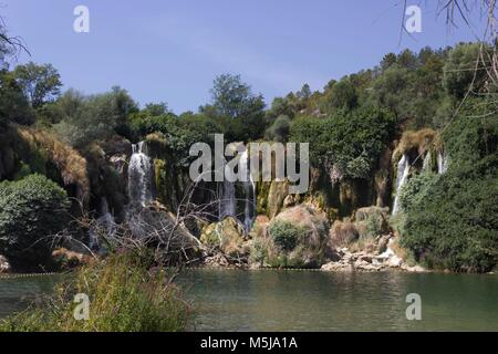 STUDENCI, BOSNIA ERZEGOVINA - 16 agosto 2017: le incredibili cascate di Kravice in Bosnia Erzegovina, nessuno attorno Foto Stock