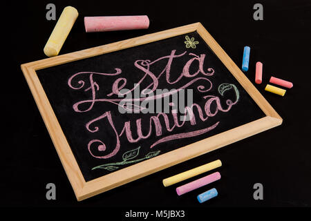 Festa Junina - colorata disegnata a mano chalk lettering Foto Stock