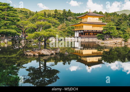 Kyoto Tempio Kinkakuji noto anche come il padiglione dorato a Kyoto, Giappone Foto Stock