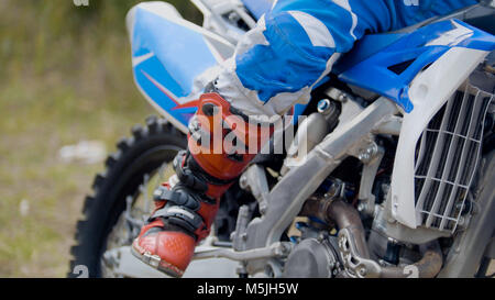 MXgirl su dirtbike - sport motocross Foto Stock