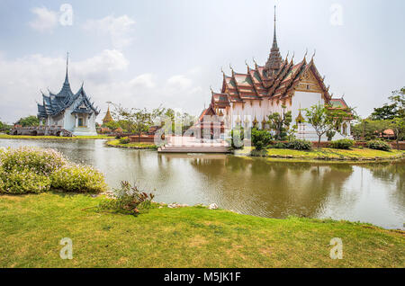 SAMUT PRAKAN, Thailandia, Marzo 6, 2017 - Dusit Maha Prasat Palace (il Grand Palace) e Sanphet Prasat Palace di Ayutthaya in città antica Park, Muan Foto Stock