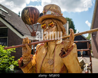 Le statue viventi Festival è stata celebrata nel villaggio olandese di roldo, nella provincia di Drenthe (Paesi Bassi). Il Festival contati con arou Foto Stock