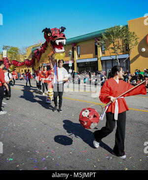 Il Capodanno cinese 2018 in China Town di Los Angeles, Ca. viene celebrata con parate, la folla e festeggiamenti. Foto Stock