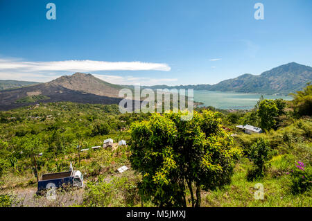 Lago Batur e Gunung Batur Vulcano, Bali, Indonesia Foto Stock