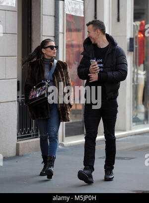 Calciatore croato Ivan Perišić e sua moglie arrivare nel centro della città per fare un po' di shopping a Stella McCartney quindi i due andare a pranzo al Salumaio di Montenapoleone con: Ivan Perišić, Josipa Perišić Dove: Milano, Italia Quando: 23 Gen 2018 Credit: IPA/WENN.com * * disponibile solo per la pubblicazione in UK, USA, Germania, Austria, Svizzera** Foto Stock