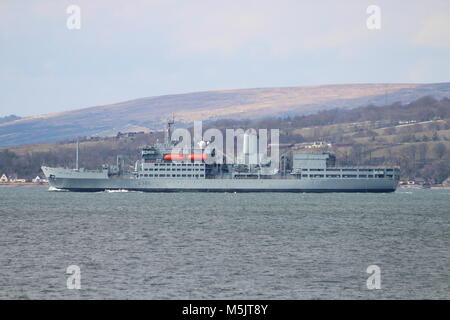 RFA Fort Austin (A386), un Fort Rosalie-classe (o Fort-classe) flotta nave rifornimento azionato dalla Flotta Reale ausiliaria, spegnere la costa dell'Ayrshire. Foto Stock