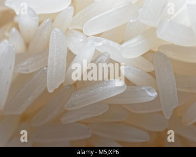 Bianco di riso crudo in close up con texture Foto Stock