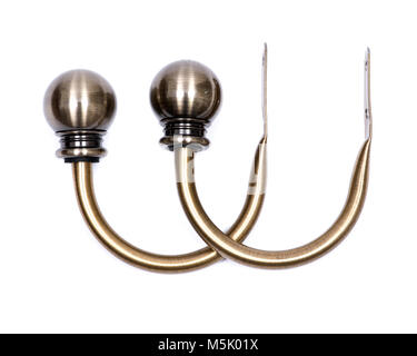 Palla di ottone finestra a tendina coppia holdback isolati su sfondo bianco Foto Stock