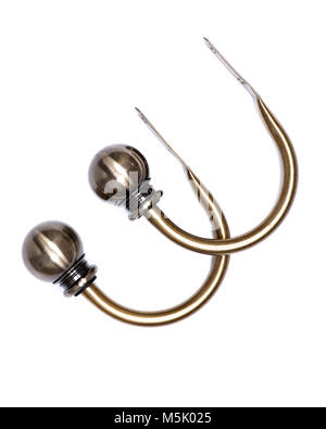 Palla di ottone finestra a tendina coppia holdback isolati su sfondo bianco Foto Stock