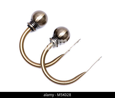 Palla di ottone finestra a tendina coppia holdback isolati su sfondo bianco Foto Stock