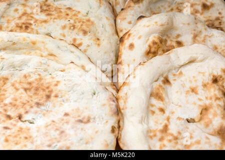 Pane Pita con verdi. Foto Stock