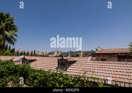 Gerusalemme la città vecchia di pareti visto dal Yemin Moshe quartiere di Gerusalemme. Foto Stock