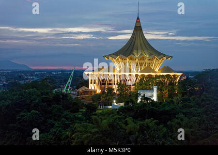 Bangunan Dewan Undangan Negeri Sarawak Baru, lo stato legislative building a Kuching, Sarawak, Malaysia Foto Stock