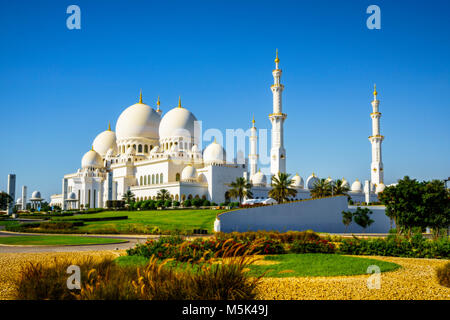 L'imponente Sheikh Zayed Grande Moschea di Abu Dhabi Foto Stock