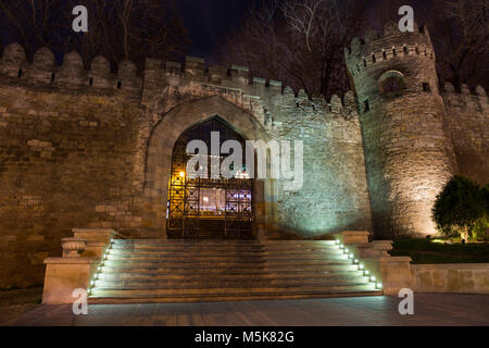 Porta della fortezza vecchia, ingresso a Baku old town. Baku in Azerbaijan. Foto Stock